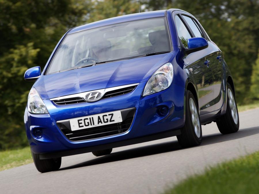  Hyundai i20 5-Door Blue Drive 2010 года  (UK) (фото 6 из 11)